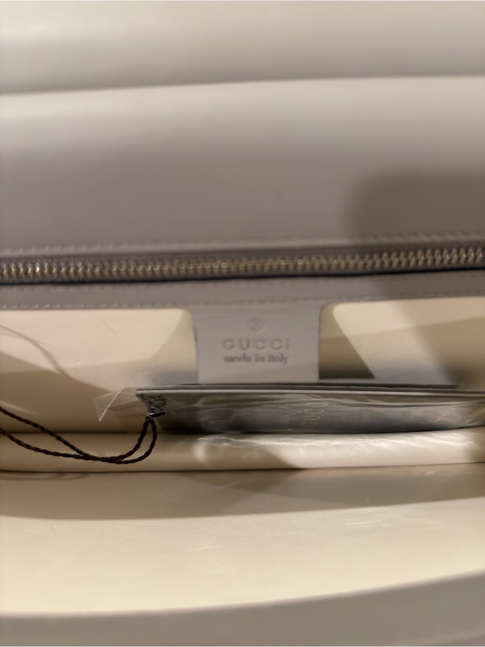 Gucci Cream Leather Clutch Bag with Black Bamboo Accent Authentic - Picture 9 of 11